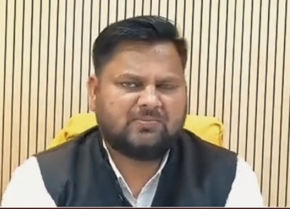 ‘बांग्लादेशी’ बताने के आरोप पर भड़के पत्रकार, मंजर की पहचान व संपत्ति की निष्पक्ष जांच की दी चुनौती 1 ‘बांग्लादेशी’ बताने के आरोप पर भड़के पत्रकार, मंजर की पहचान व संपत्ति की निष्पक्ष जांच की दी चुनौती | New India Times