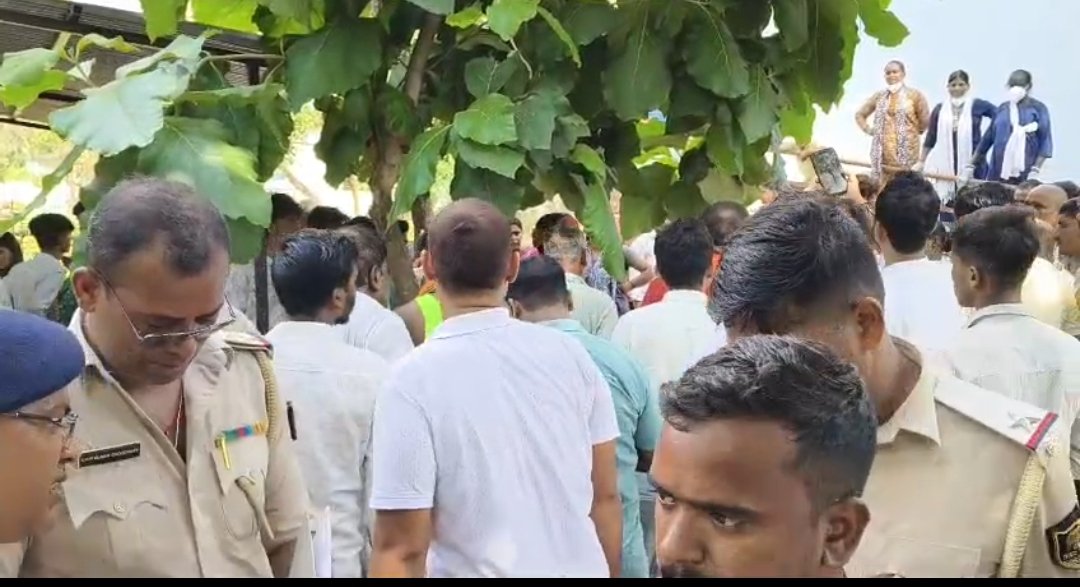 अशोक धाम मंदिर में भगदड़, 7 श्रद्धालुओं की मौत, 25 घायल; दो ट्रेनों के ठहराव से अचानक बढ़ी थी भीड़ | New India Times