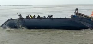 राघोपुर में गंगा में नाव पलटी, 21 मजदूर थे सवार; दो लापता, SDRF का रेस्क्यू अभियान जारी