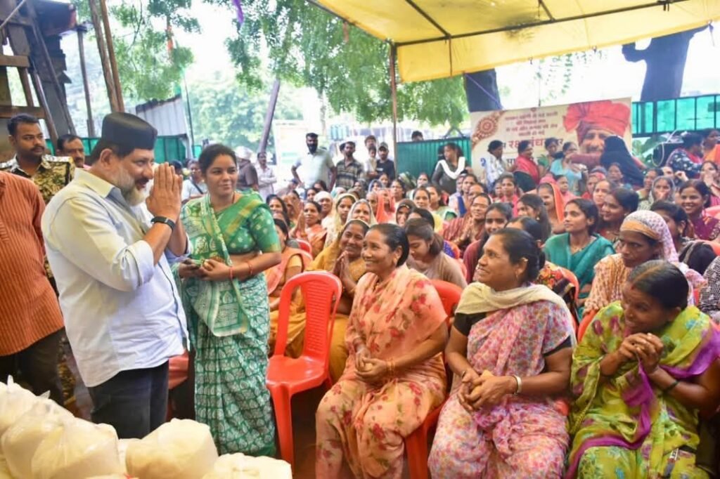 रक्षाबंधन से पहले विधायक आरिफ मसूद ने बहनों को भेंट किए शक्कर के पैकेट 2 रक्षाबंधन से पहले विधायक आरिफ मसूद ने बहनों को भेंट किए शक्कर के पैकेट | New India Times