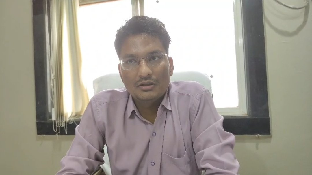 उफनती कोपरा नदी पार कर स्कूल जाने को मजबूर छात्र-छात्राएं, बड़े हादसे का मंडरा रहा खतरा | New India Times