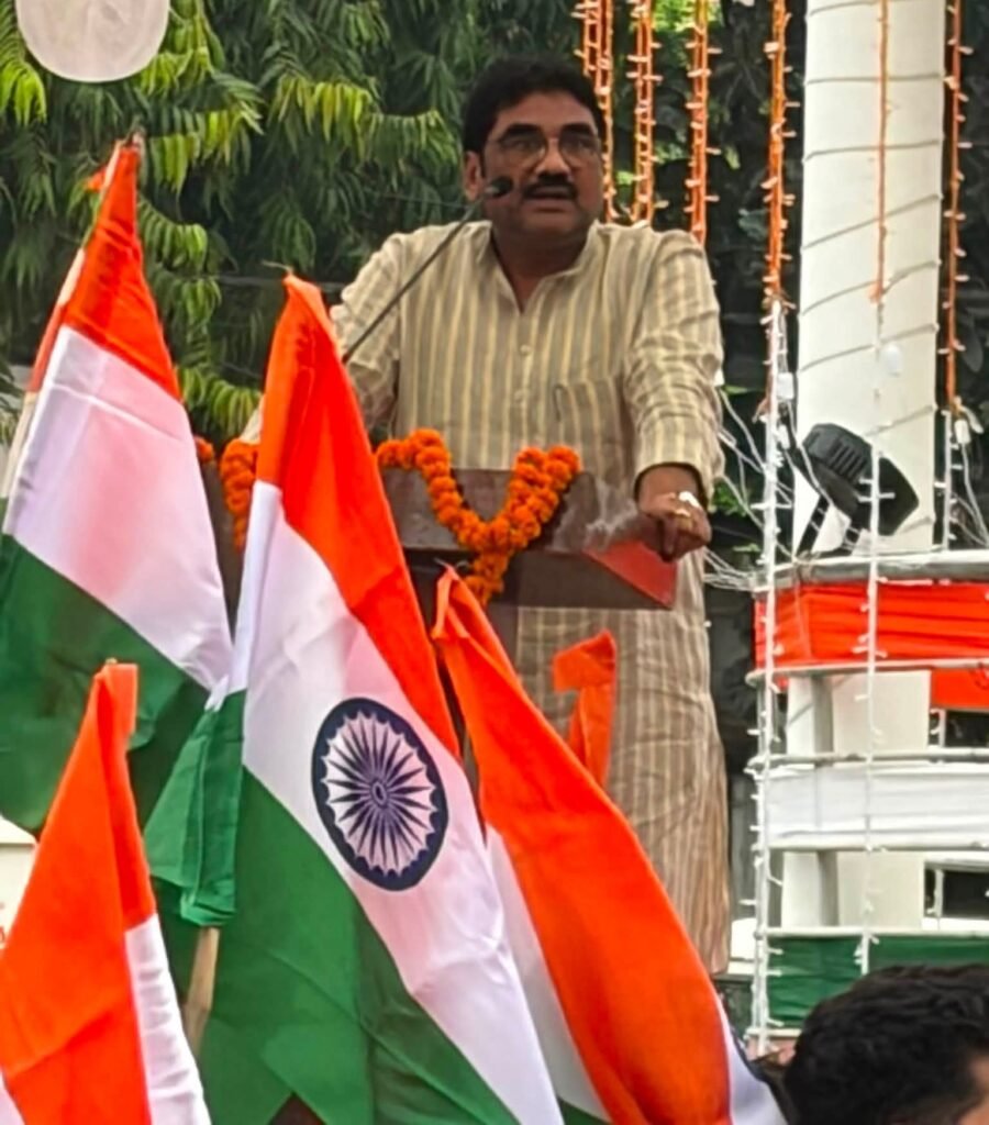 अकबरपुर में भव्य तिरंगा यात्रा, उमड़ा जनसैलाब; देशभक्ति के नारों से गूंजा शहर 2 अकबरपुर में भव्य तिरंगा यात्रा, उमड़ा जनसैलाब; देशभक्ति के नारों से गूंजा शहर | New India Times