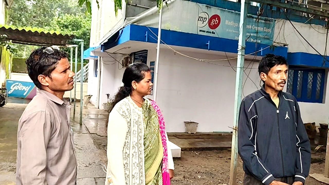 पत्नी और बेटे के फर्जी हस्ताक्षर से एफडी टूटी, आवेदक की शिकायत से पुनः खाते में राशि जमा 1 पत्नी और बेटे के फर्जी हस्ताक्षर से एफडी टूटी, आवेदक की शिकायत से पुनः खाते में राशि जमा | New India Times