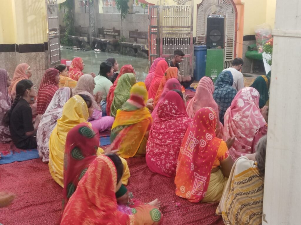 श्रावण मास में श्री मनकामेश्वर महादेव मंदिर में हरि-हर कथा का आयोजन, बड़ी संख्या में श्रद्धालु ले रहे कथा का लाभ 2 श्रावण मास में श्री मनकामेश्वर महादेव मंदिर में हरि-हर कथा का आयोजन, बड़ी संख्या में श्रद्धालु ले रहे कथा का लाभ | New India Times