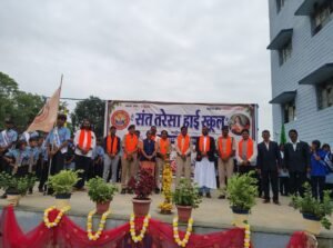 संत तेरेसा हाई स्कूल, पंचकुई में शपथ ग्रहण समारोह संपन्न, विद्यार्थियों को नशामुक्त जीवन का दिया संदेश
