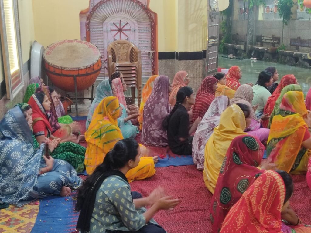 मार्मिक कथा वाचन में पं. कैलाश त्रिपाठी ने धार्मिक संस्कारों और पारिवारिक मूल्यों का दिया संदेश 2 मार्मिक कथा वाचन में पं. कैलाश त्रिपाठी ने धार्मिक संस्कारों और पारिवारिक मूल्यों का दिया संदेश | New India Times