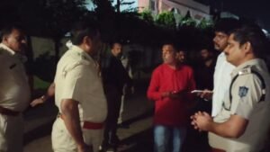 धर्म परिवर्तन के आरोप पर होली फैमिली कॉन्वेंट स्कूल के बाहर हंगामा, 5 थानों का पुलिस बल तैनात