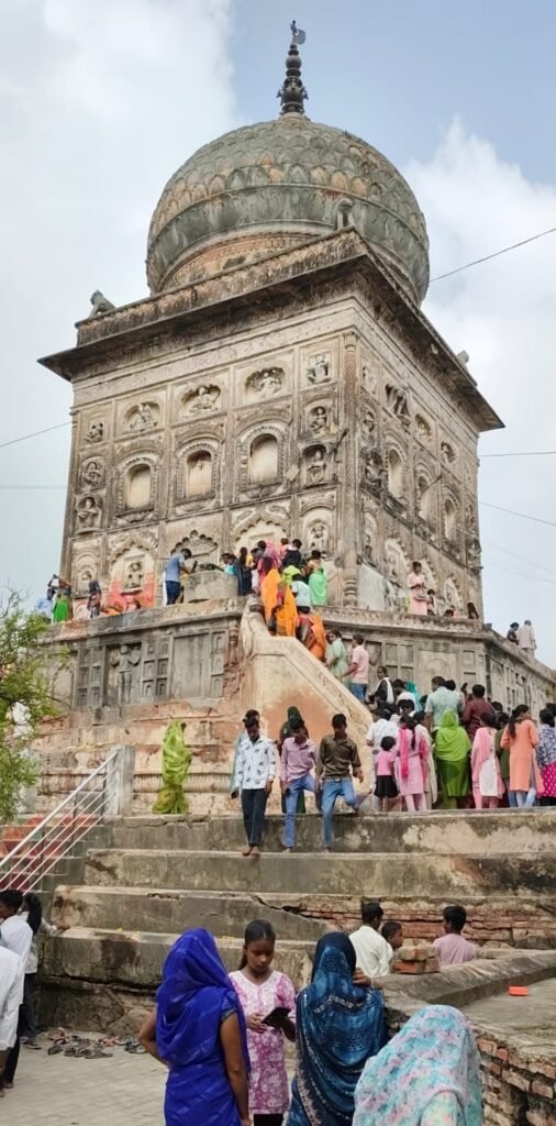श्रावण के प्रथम सोमवार पर शिवालयों में उमड़ा आस्था का सैलाब, सुरक्षा व्यवस्था का जायजा लेने छोटी काशी पहुंचे आईजी 2 श्रावण के प्रथम सोमवार पर शिवालयों में उमड़ा आस्था का सैलाब, सुरक्षा व्यवस्था का जायजा लेने छोटी काशी पहुंचे आईजी | New India Times