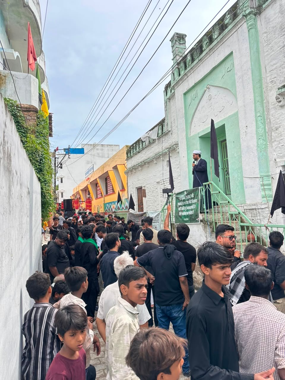अकीदत और एहतराम के साथ निकला चुनार में चेहलुम का जुलूस, 'या हुसैन' की सदाओं से गूंजा शहर | New India Times