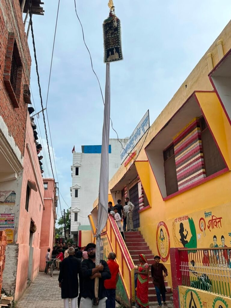 अकीदत और एहतराम के साथ निकला चुनार में चेहलुम का जुलूस, 'या हुसैन' की सदाओं से गूंजा शहर 3 अकीदत और एहतराम के साथ निकला चुनार में चेहलुम का जुलूस, 'या हुसैन' की सदाओं से गूंजा शहर | New India Times