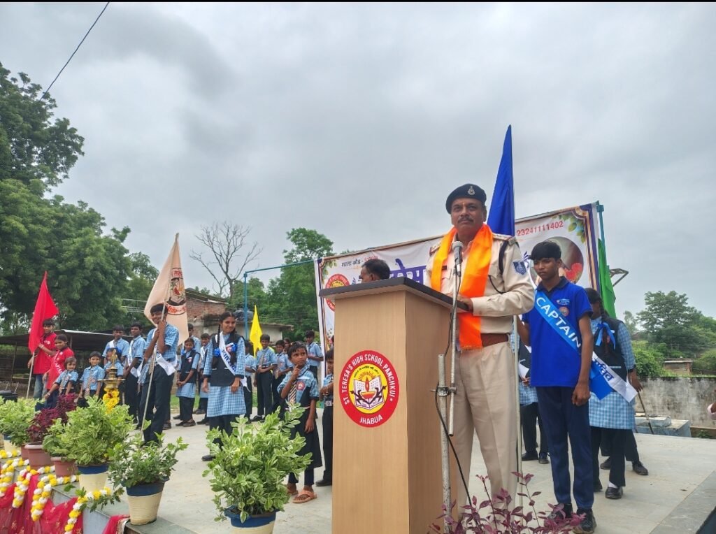 संत तेरेसा हाई स्कूल, पंचकुई में शपथ ग्रहण समारोह संपन्न, विद्यार्थियों को नशामुक्त जीवन का दिया संदेश 2 संत तेरेसा हाई स्कूल, पंचकुई में शपथ ग्रहण समारोह संपन्न, विद्यार्थियों को नशामुक्त जीवन का दिया संदेश | New India Times