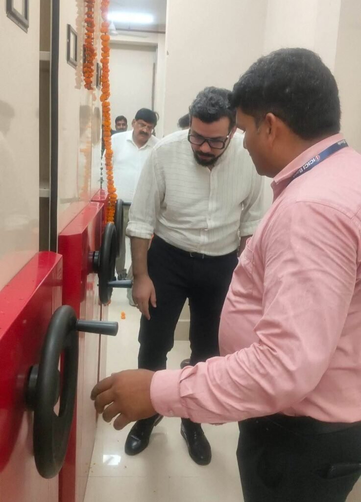 नगर आयुक्त ओजस्वी राज ने आधुनिक कंपैक्टर फाइल स्टोरेज सिस्टम का किया शुभारंभ 2 नगर आयुक्त ओजस्वी राज ने आधुनिक कंपैक्टर फाइल स्टोरेज सिस्टम का किया शुभारंभ | New India Times