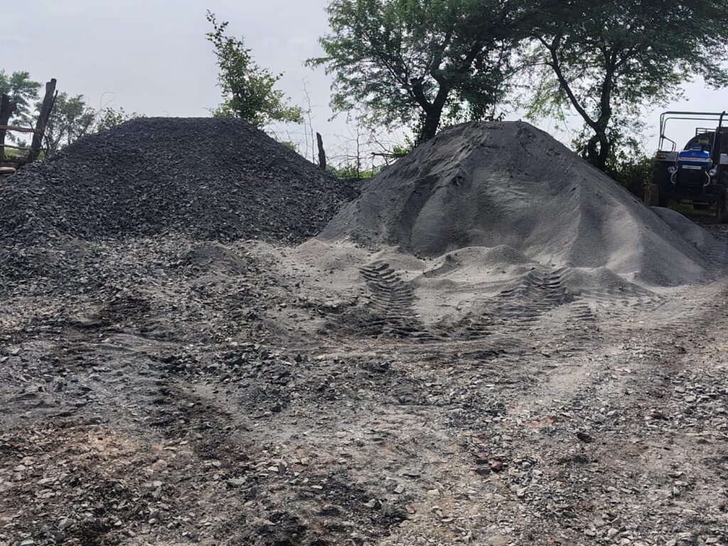 PWD की सड़क मरम्मत में घटिया सामग्री के इस्तेमाल के आरोप, अधिकारी मौन; ठेकेदार पर दोबारा गुणवत्ता से समझौता करने का आरोप 3 PWD की सड़क मरम्मत में घटिया सामग्री के इस्तेमाल के आरोप, अधिकारी मौन; ठेकेदार पर दोबारा गुणवत्ता से समझौता करने का आरोप | New India Times