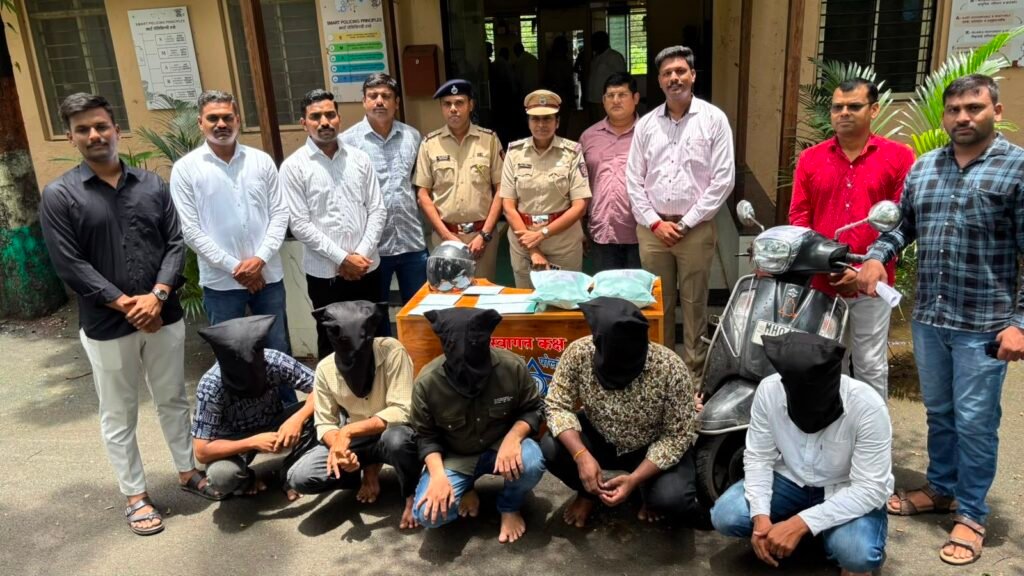 स्कूटी चोरी का पर्दाफाश: नवघर पुलिस ने शातिर चोर को दबोचा, कई मामले उजागर 2 स्कूटी चोरी का पर्दाफाश: नवघर पुलिस ने शातिर चोर को दबोचा, कई मामले उजागर | New India Times