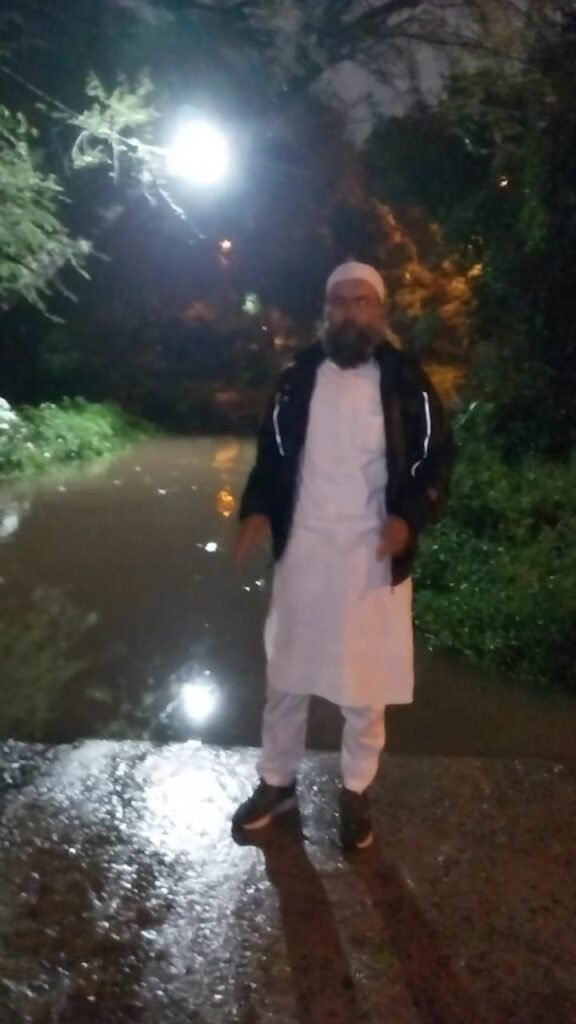 वाह रे भोपाल के कब्रिस्तानों का संरक्षण! बारिश में बड़ा बाग कब्रिस्तान बना जलभराव का शिकार, जनाज़ा ले जाना हुआ दुश्वार | New India Times