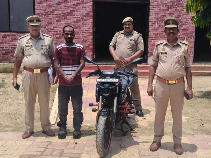 महिला का पीछा कर शादी का दबाव बनाने और जान से मारने की धमकी देने वाला आरोपी गिरफ्तार 2 महिला का पीछा कर शादी का दबाव बनाने और जान से मारने की धमकी देने वाला आरोपी गिरफ्तार | New India Times