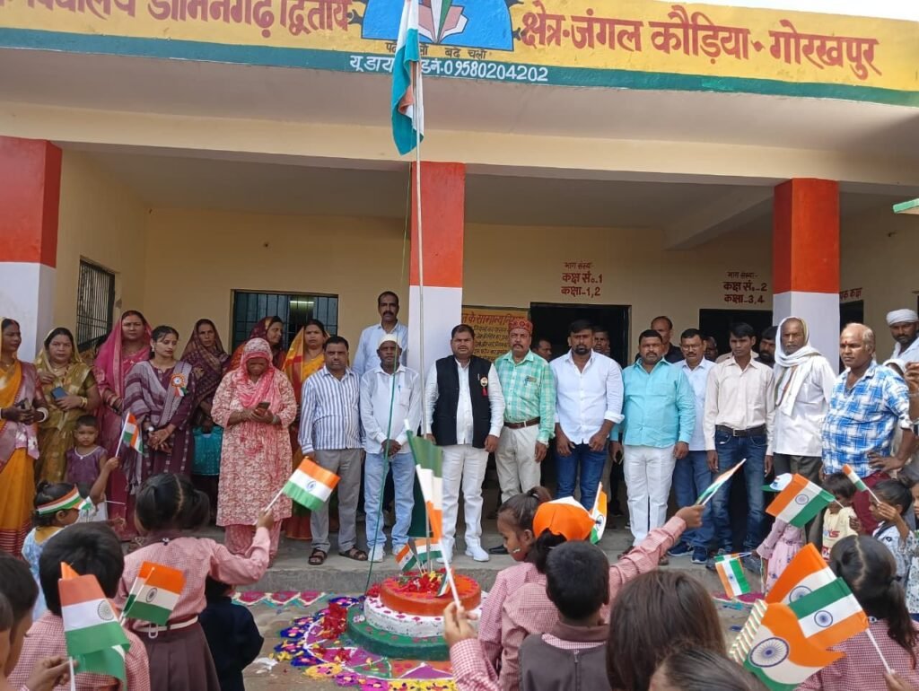 डोमिनगढ़ में ध्वजारोहण कर शहीदों को किया गया नमन, देश की एकता-अखंडता का लिया संकल्प | New India Times