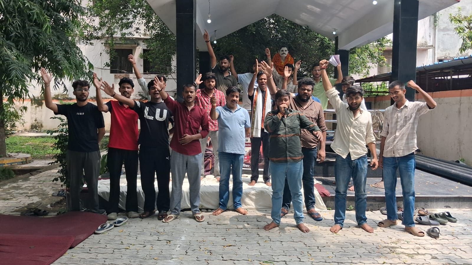 13वें दिन स्थगित हुआ शहीद ठाकुर रोशन सिंह कीर्ति रक्षा आंदोलन, आठ सूत्रीय मांगों पर शासन ने दिया आश्वासन 1 13वें दिन स्थगित हुआ शहीद ठाकुर रोशन सिंह कीर्ति रक्षा आंदोलन, आठ सूत्रीय मांगों पर शासन ने दिया आश्वासन | New India Times