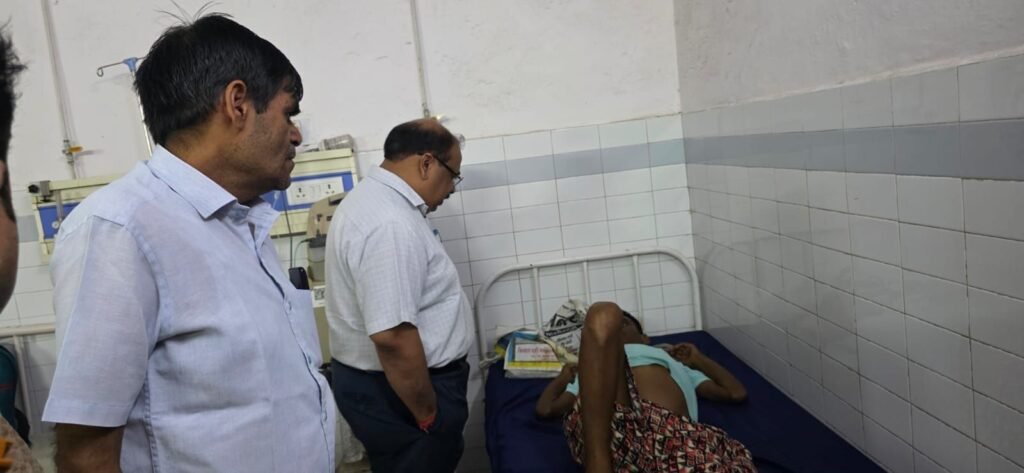 सीएमओ ने सीएचसी पलिया का किया औचक निरीक्षण, बाढ़ से निपटने को दवाओं का पर्याप्त स्टॉक रखने के निर्देश 2 सीएमओ ने सीएचसी पलिया का किया औचक निरीक्षण, बाढ़ से निपटने को दवाओं का पर्याप्त स्टॉक रखने के निर्देश | New India Times