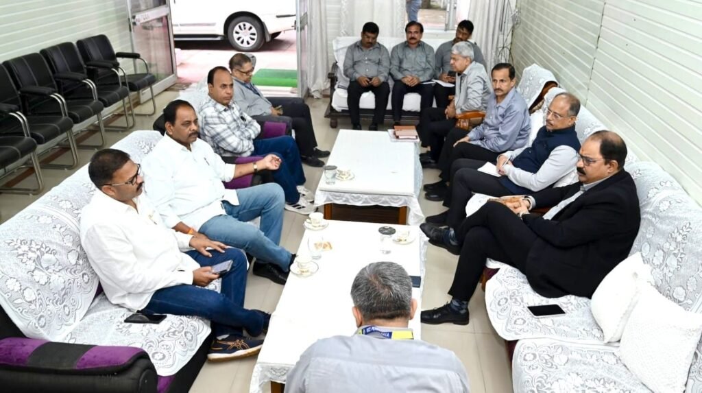 पेंच-कन्हान की समस्याओं को लेकर CMD से मिले विधायक, मांग-पत्र सौंपकर शीघ्र निराकरण की मांग | New India Times