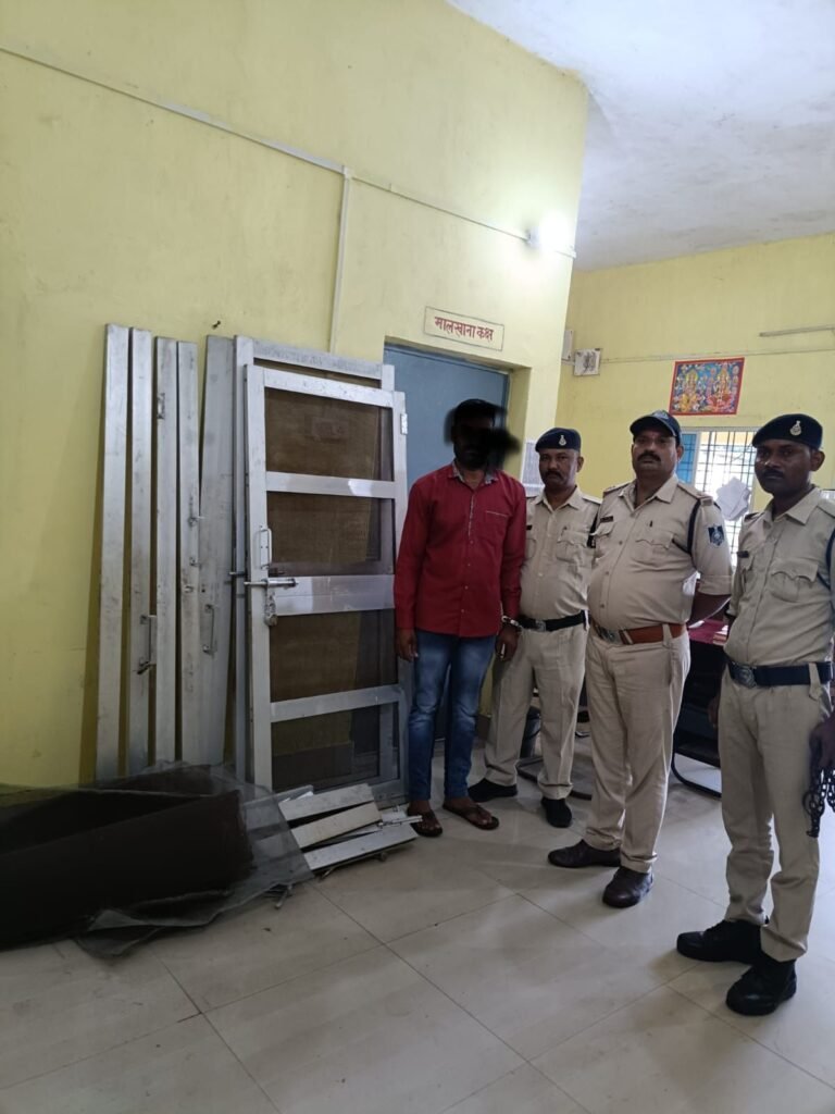 चोरी के आरोपी को 24 घंटे में चोरी के सामान समेत पुलिस ने दबोचा, न्यायालय ने भेजा जेल 2 चोरी के आरोपी को 24 घंटे में चोरी के सामान समेत पुलिस ने दबोचा, न्यायालय ने भेजा जेल | New India Times