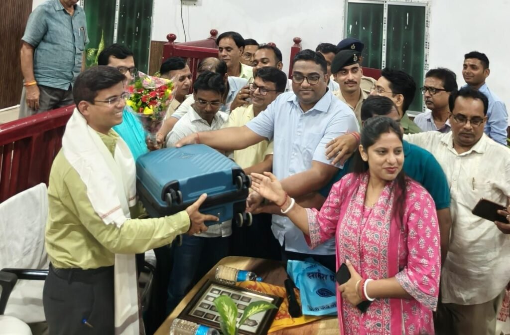 कहलगांव व नवगछिया के निवर्तमान एसडीओ को समीक्षा भवन में दी गई भावभीनी विदाई, नए दायित्व के लिए दी शुभकामनाएं | New India Times