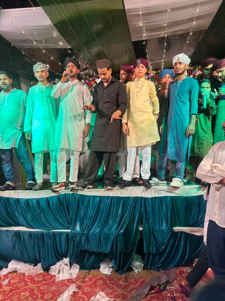अकीदत और गंगा-जमुनी तहजीब के साथ निकला जुलूस-ए-मोहम्मदी, नारों और नातिया कलाम से गूंजा चुनार 2 अकीदत और गंगा-जमुनी तहजीब के साथ निकला जुलूस-ए-मोहम्मदी, नारों और नातिया कलाम से गूंजा चुनार | New India Times
