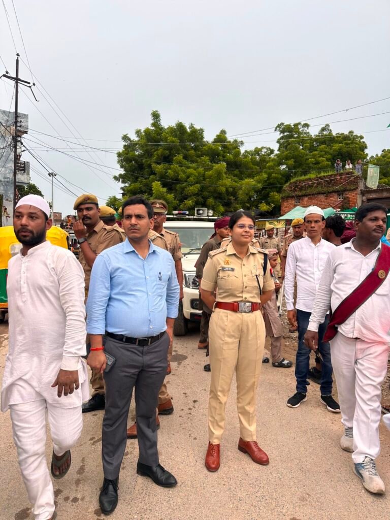 अकीदत और गंगा-जमुनी तहजीब के साथ निकला जुलूस-ए-मोहम्मदी, नारों और नातिया कलाम से गूंजा चुनार 3 अकीदत और गंगा-जमुनी तहजीब के साथ निकला जुलूस-ए-मोहम्मदी, नारों और नातिया कलाम से गूंजा चुनार | New India Times
