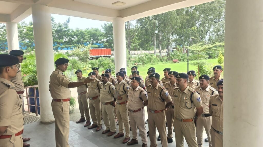 आईजी ने किया पीथमपुर थाने का निरीक्षण, जनसुनवाई में सुनीं आमजन की समस्याएं 3 आईजी ने किया पीथमपुर थाने का निरीक्षण, जनसुनवाई में सुनीं आमजन की समस्याएं | New India Times