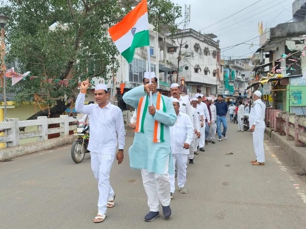 पूर्व मंत्री हर्ष यादव ने गांधी स्मारक पर किया ध्वजारोहण, सेवादल की प्रभात फेरी में दिखा कार्यकर्ताओं का उत्साह | New India Times