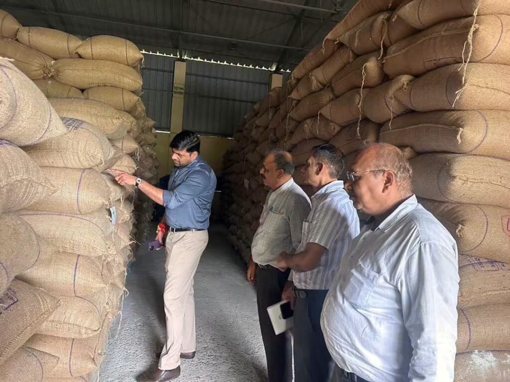 देवरी में किसानों से रूबरू हुए कृषि उप सचिव , योजनाओं की प्रगति का लिया जायजा | New India Times