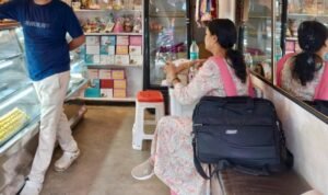 खराब मिठाई बदलने से इनकार, दुकानदार की दो टूक बात पर भड़का ग्राहक; CM हेल्पलाइन में शिकायत