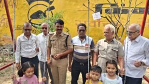 रोटरी क्लब अपना ने मनोरंजन के लिए झुले चकरी लगा कर बच्चों के खेलने के लिए सामग्री की दी सौगात