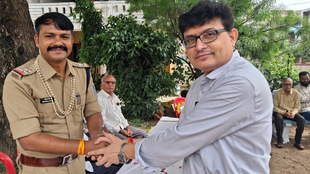 रोटरी क्लब अपना ने मनोरंजन के लिए झुले चकरी लगा कर बच्चों के खेलने के लिए सामग्री की दी सौगात 2 रोटरी क्लब अपना ने मनोरंजन के लिए झुले चकरी लगा कर बच्चों के खेलने के लिए सामग्री की दी सौगात | New India Times