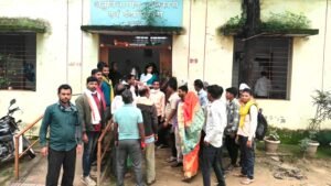 गोरखघाट राशन दुकान में अनियमितता के आरोप, एसडीएम से जांच व कार्रवाई की मांग