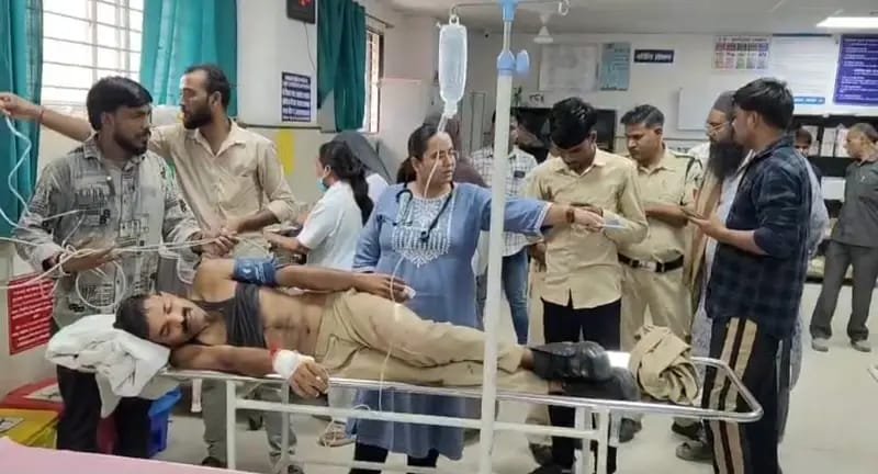 रायसेन जिला जेल में सनसनीखेज वारदात: विचाराधीन कैदी ने प्रहरी को मारी गोली, गंभीर हालत में भोपाल रेफर 1 रायसेन जिला जेल में सनसनीखेज वारदात: विचाराधीन कैदी ने प्रहरी को मारी गोली, गंभीर हालत में भोपाल रेफर | New India Times