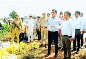 बढ़ते जलस्तर के बीच डीएम ने जसनगर पहुंचकर बाढ़ बचाव कार्यों का किया निरीक्षण, अधिकारियों को दिए सख्त निर्देश