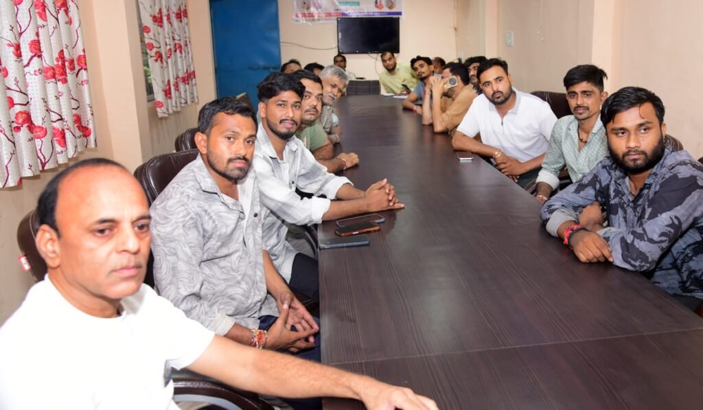 नवीन सड़क निर्माण में देरी को लेकर एसडीएम ने वार्डवासियों के साथ की बैठक 3 नवीन सड़क निर्माण में देरी को लेकर एसडीएम ने वार्डवासियों के साथ की बैठक | New India Times