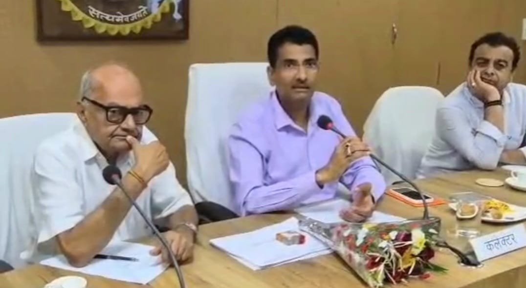 मलैया के ‘गरीबों से पैसे वसूली’ वाले बयान पर मुकेश नायक का पलटवार, बोले- ‘जयंत भैया से सीखें बड़े लोगों से पैसा कैसे वसूला जाता है’ | New India Times