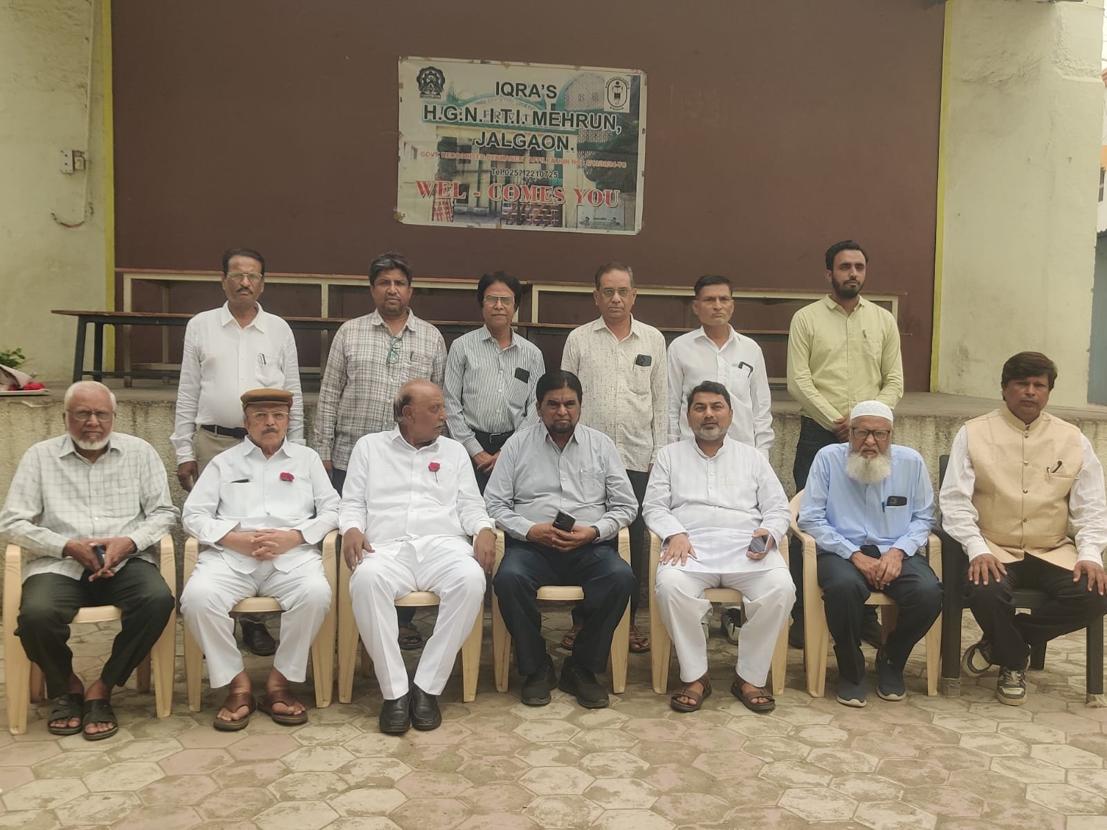85वें जन्मदिन पर हाजी अब्दुल मजीद जकेरिया ने विद्यार्थियों को भेंट कीं 5 सीमेंट बैठक बेंच | New India Times