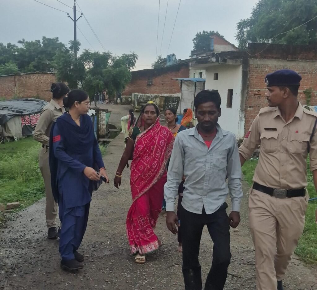 सागर में जहरीली शराब से मौतों के बाद दमोह पुलिस की कार्रवाई तेज, तीन क्षेत्रों में अवैध कच्ची शराब और लहान जब्त 4 सागर में जहरीली शराब से मौतों के बाद दमोह पुलिस की कार्रवाई तेज, तीन क्षेत्रों में अवैध कच्ची शराब और लहान जब्त | New India Times