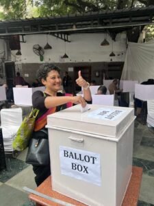 वोटर्स के शिफ्टिंग पर फंसा पेच : चुनाव आयोग ने खुला छोड़ा वोट चोरी का दरवाज़ा ??