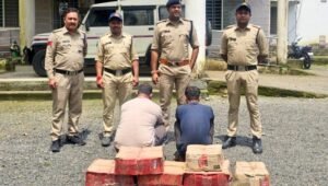 पुलिस की बड़ी कार्रवाई: देलाखारी चौकी ने बोलेरो से 50 हजार की अवैध शराब पकड़ी, दो आरोपी गिरफ्तार