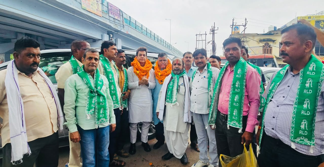 पीलीभीत जाते समय लखीमपुर-खीरी बाईपास पर रालोद प्रदेश अध्यक्ष अनुपम मिश्रा का जोरदार स्वागत 1 पीलीभीत जाते समय लखीमपुर-खीरी बाईपास पर रालोद प्रदेश अध्यक्ष अनुपम मिश्रा का जोरदार स्वागत | New India Times