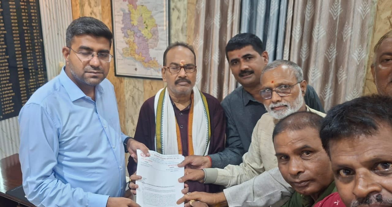 कर्मचारियों की समस्याओं को लेकर जिलाधिकारी को सौंपा ज्ञापन 1 कर्मचारियों की समस्याओं को लेकर जिलाधिकारी को सौंपा ज्ञापन | New India Times