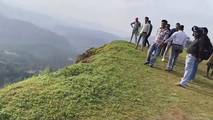 तामिया में दर्दनाक हादसा: गहरी खाई में बाइक समेत गिरा युवक, मौके पर मौत 2 तामिया में दर्दनाक हादसा: गहरी खाई में बाइक समेत गिरा युवक, मौके पर मौत | New India Times