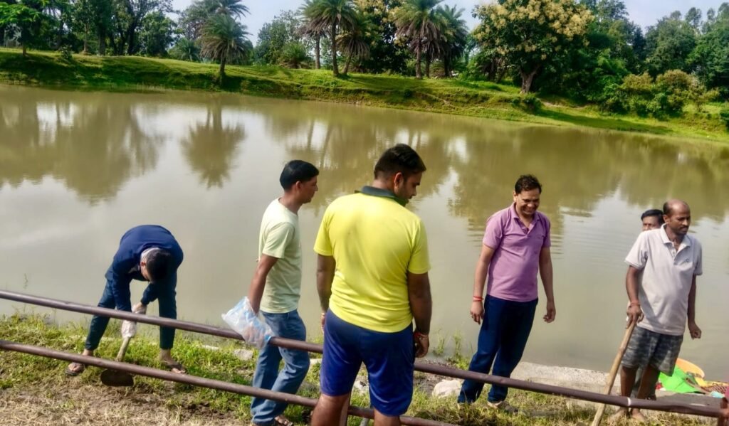 जनसहयोग से जमकुंडा में चला महा-सफाई अभियान, हर माह की 10 तारीख को स्वच्छता का संकल्प 2 जनसहयोग से जमकुंडा में चला महा-सफाई अभियान, हर माह की 10 तारीख को स्वच्छता का संकल्प | New India Times
