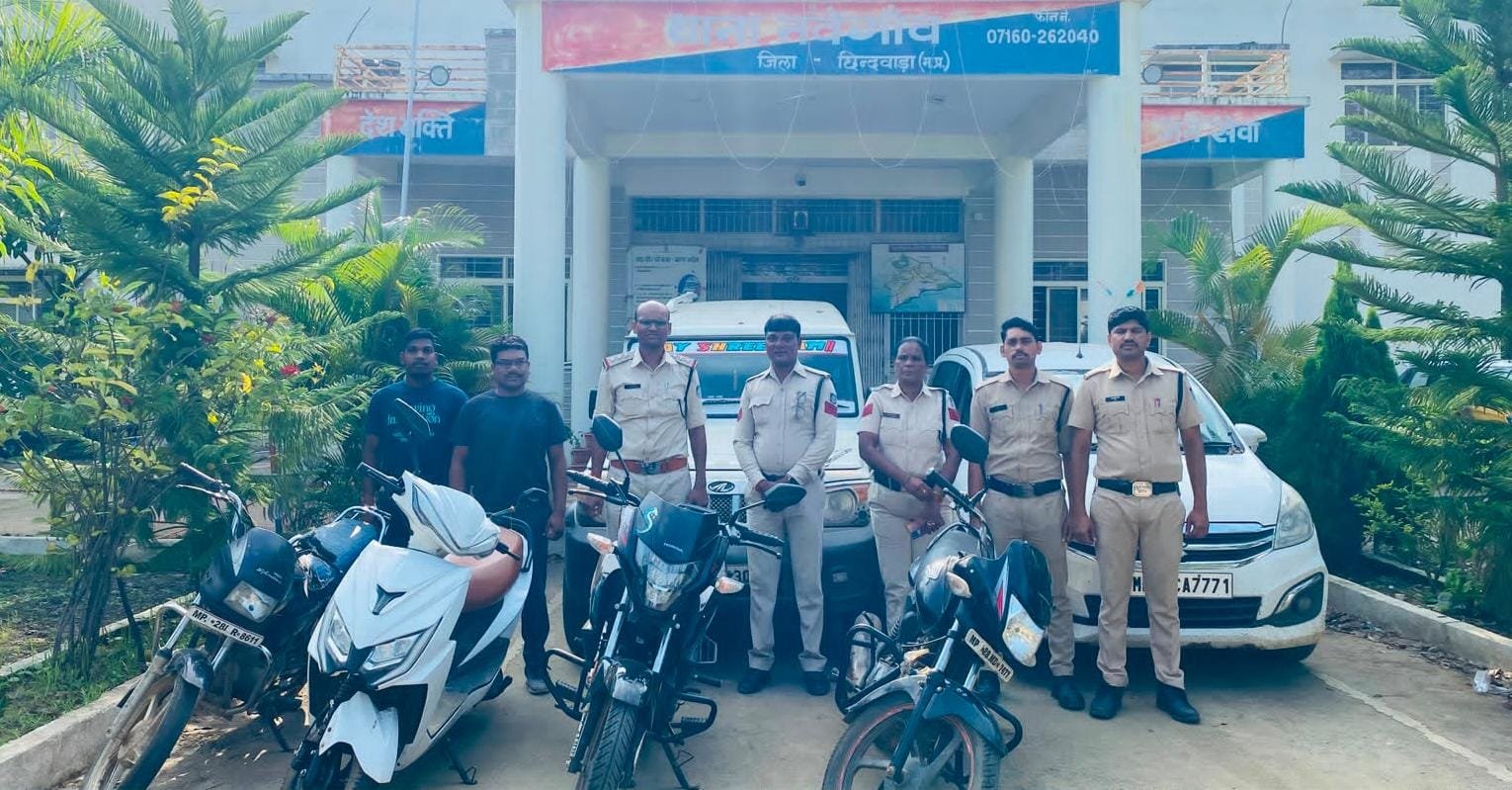 नवेगांव पुलिस की जुआ फड़ पर बड़ी कार्रवाई, 15 लाख से अधिक का मशरूका जब्त; 2 आरोपी गिरफ्तार, 8 फरार 1 नवेगांव पुलिस की जुआ फड़ पर बड़ी कार्रवाई, 15 लाख से अधिक का मशरूका जब्त; 2 आरोपी गिरफ्तार, 8 फरार | New India Times
