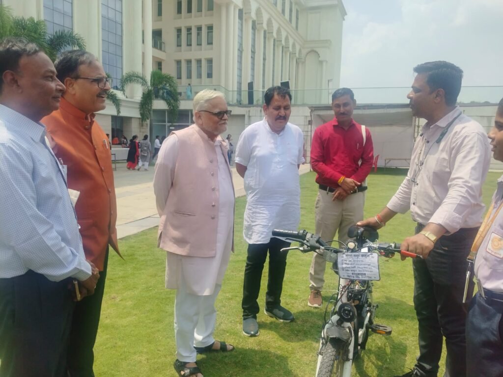 झाबुआ के विद्यार्थियों ने राष्ट्रीय कार्यशाला में दिखाया आत्मनिर्भर भारत का मॉडल 3 झाबुआ के विद्यार्थियों ने राष्ट्रीय कार्यशाला में दिखाया आत्मनिर्भर भारत का मॉडल | New India Times