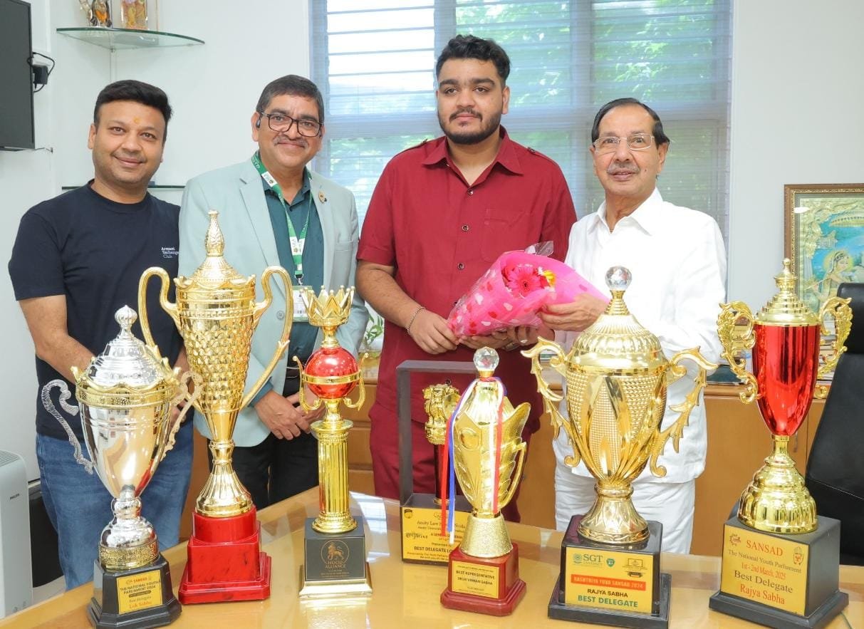 जीएलए विधि के छात्र रौनक उपमन्यु बैरिस्टर की पढ़ाई के लिए लंदन रवाना, 596 डिबेटों में पुरस्कार हासिल कर रच चुके हैं इतिहास 1 जीएलए विधि के छात्र रौनक उपमन्यु बैरिस्टर की पढ़ाई के लिए लंदन रवाना, 596 डिबेटों में पुरस्कार हासिल कर रच चुके हैं इतिहास | New India Times